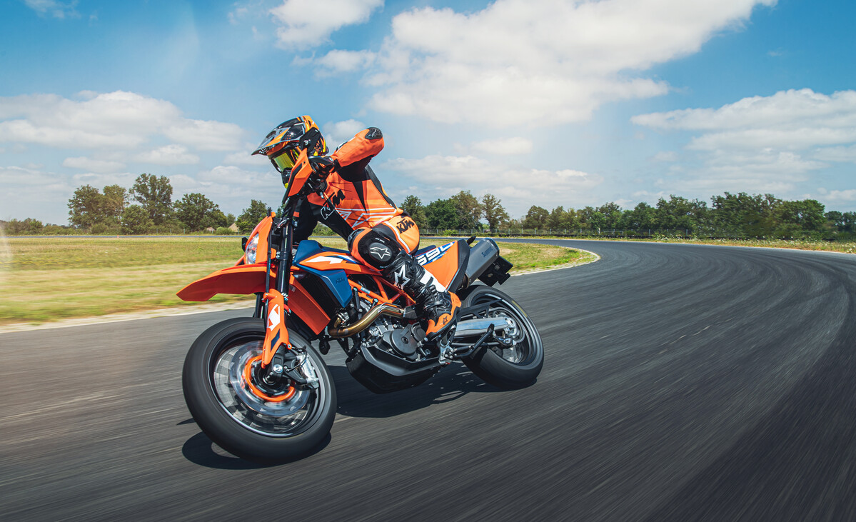 690 SMC R