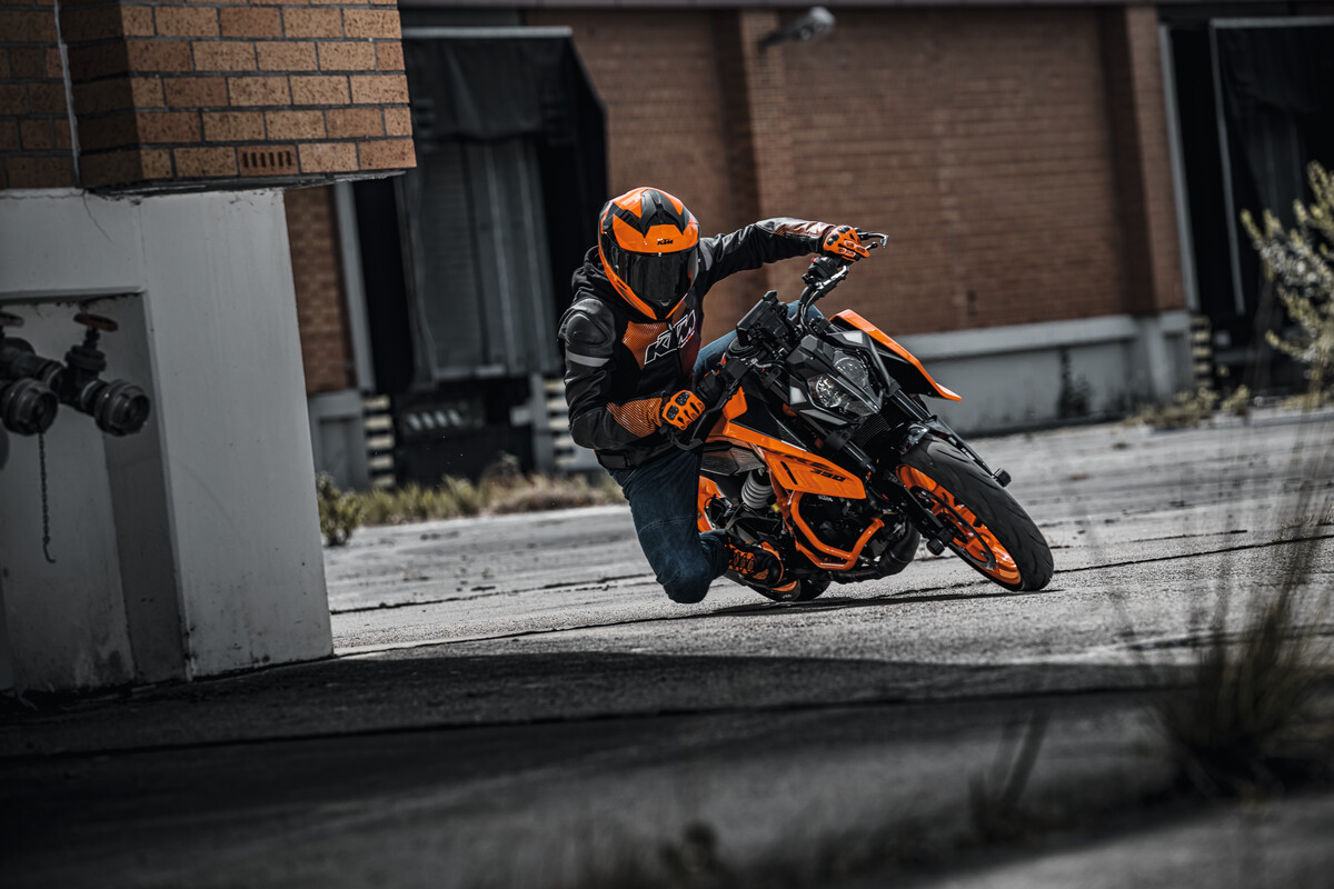 390 DUKE