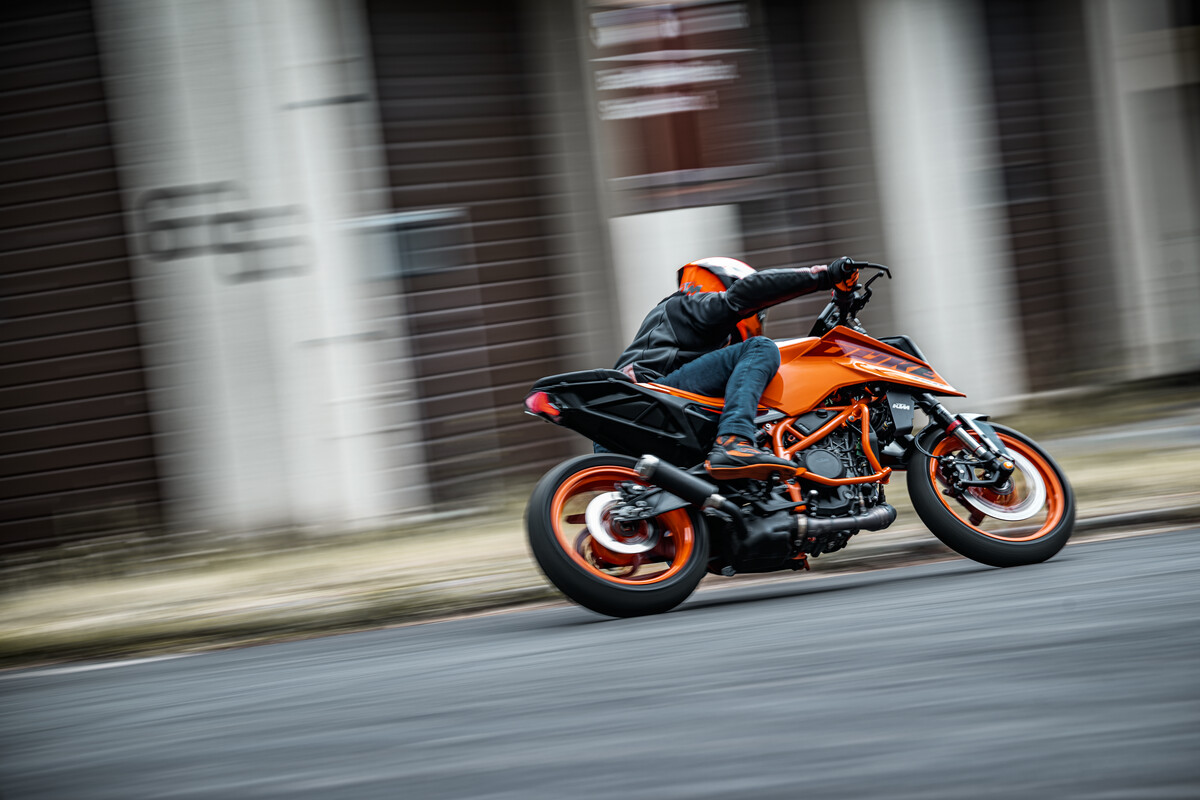 390 DUKE