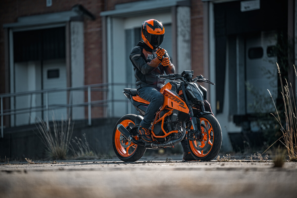 390 DUKE