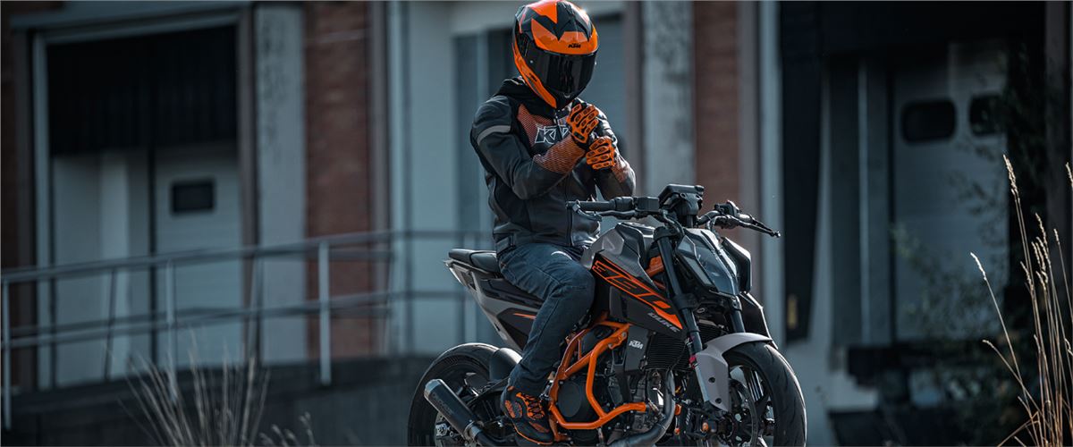 390 DUKE