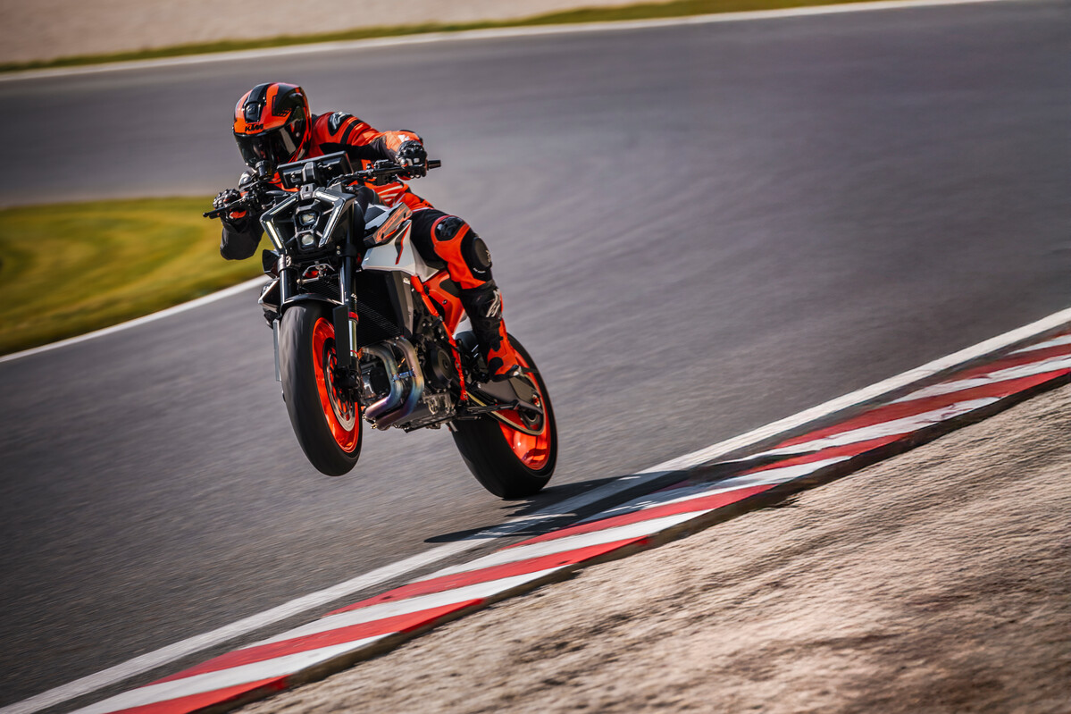 La nouvelle KTM 990 Duke R 2025